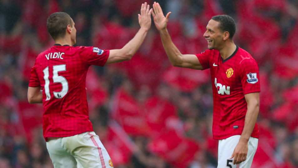 一个教练在 一个教练在